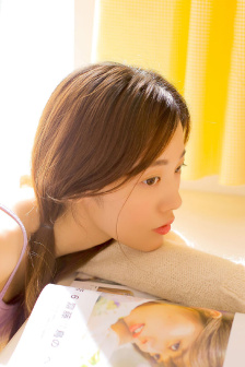 别害羞抬头看看镜子里的你多美